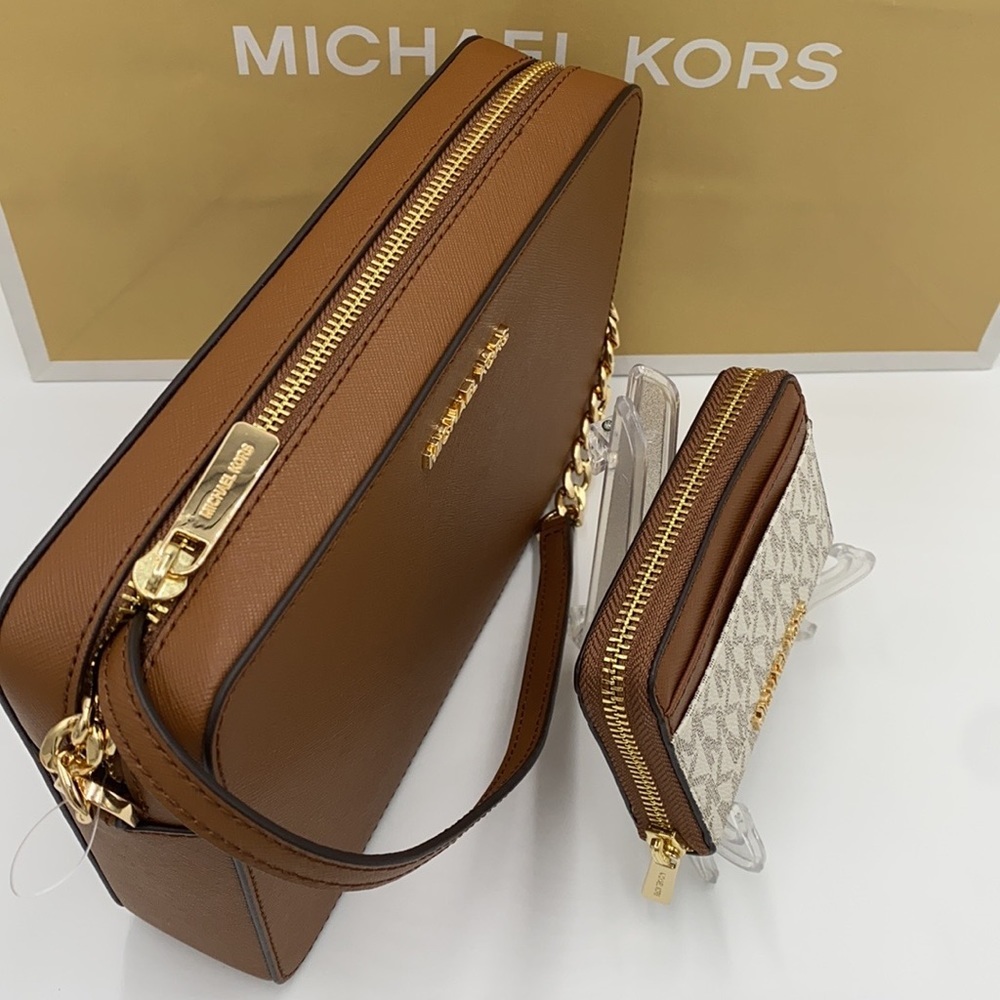 MICHAEL KORS LG EW CROSSBODY & MD ZA CARD CASE SET - Picture 4 of 16